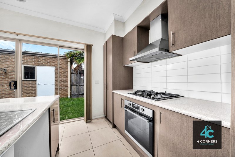 Photo - 2/5 Bernhardt Avenue, Hoppers Crossing VIC 3029 - Image 7