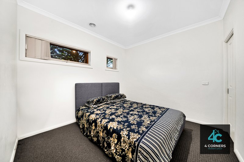 Photo - 2/5 Bernhardt Avenue, Hoppers Crossing VIC 3029 - Image 9