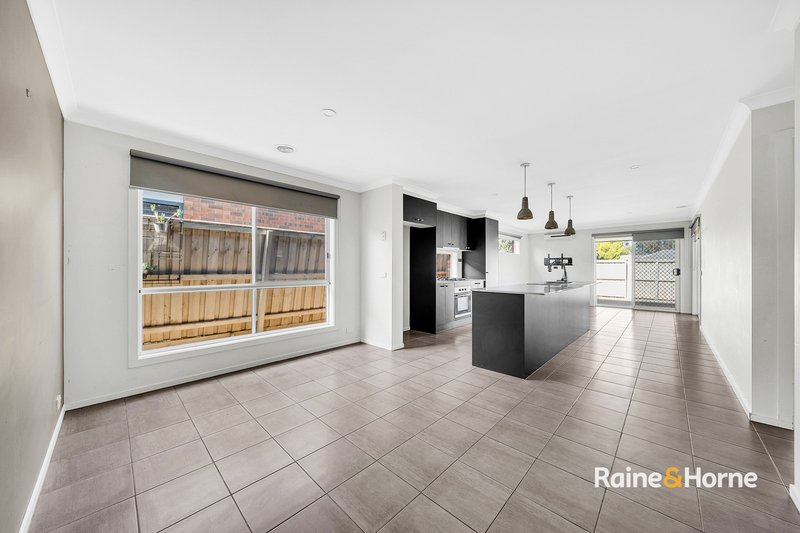 Photo - 25 Bianca Boulevard, Tarneit VIC 3029 - Image 8