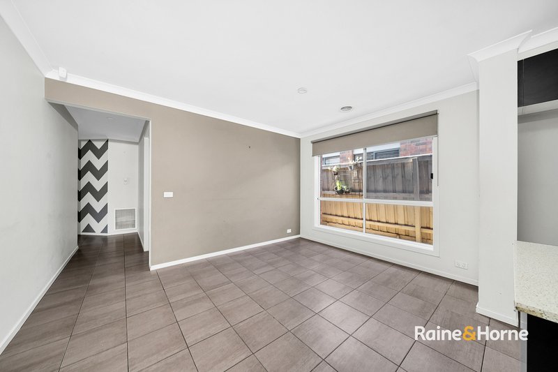 Photo - 25 Bianca Boulevard, Tarneit VIC 3029 - Image 10