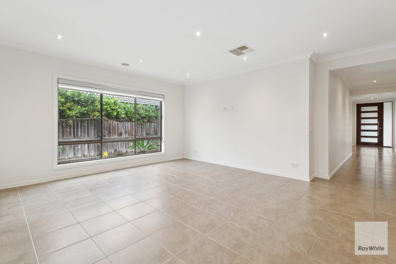 Photo - 25 Birchgrove Way, Taylors Hill VIC 3037 - Image 8