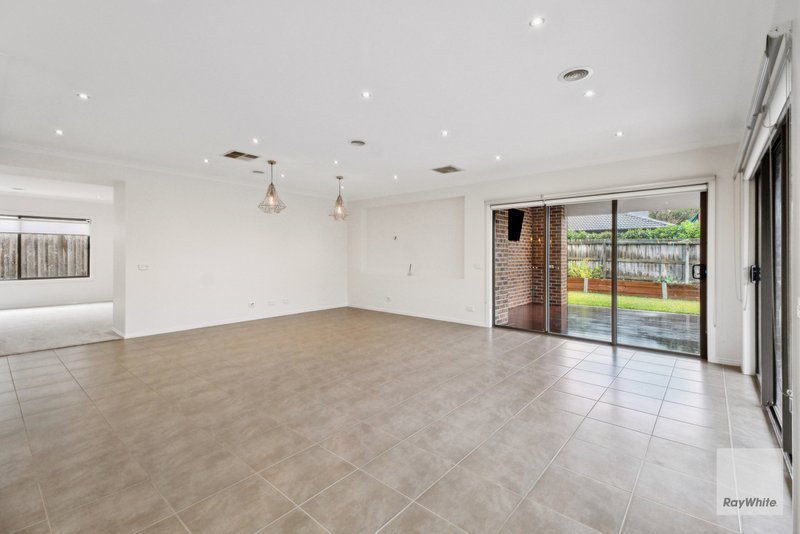 Photo - 25 Birchgrove Way, Taylors Hill VIC 3037 - Image 9