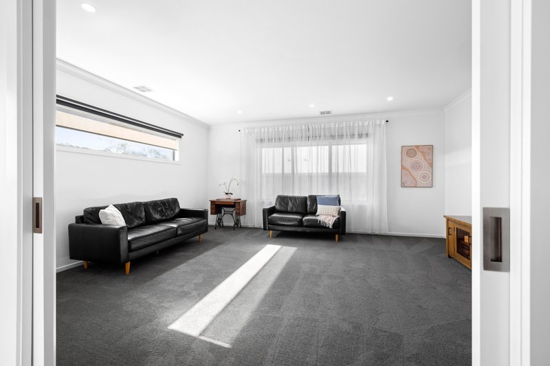 Photo - 25 Blanchfield Drive, Kyneton VIC 3444 - Image 3