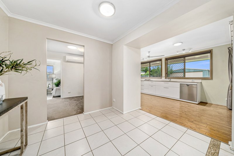 Photo - 25 Blatchford Drive, Murrumba Downs QLD 4503 - Image 8