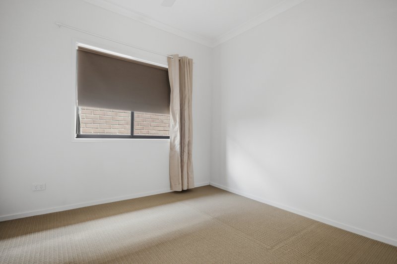 Photo - 25 Blue Mountains Crescent, Fitzgibbon QLD 4018 - Image 9