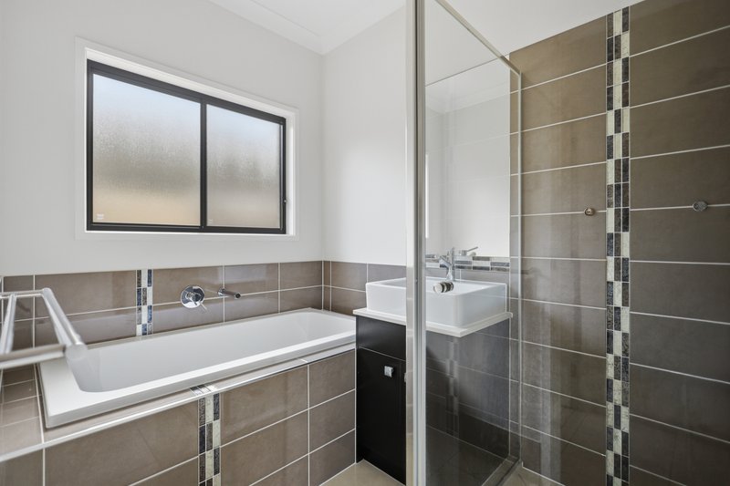 Photo - 25 Blue Mountains Crescent, Fitzgibbon QLD 4018 - Image 11