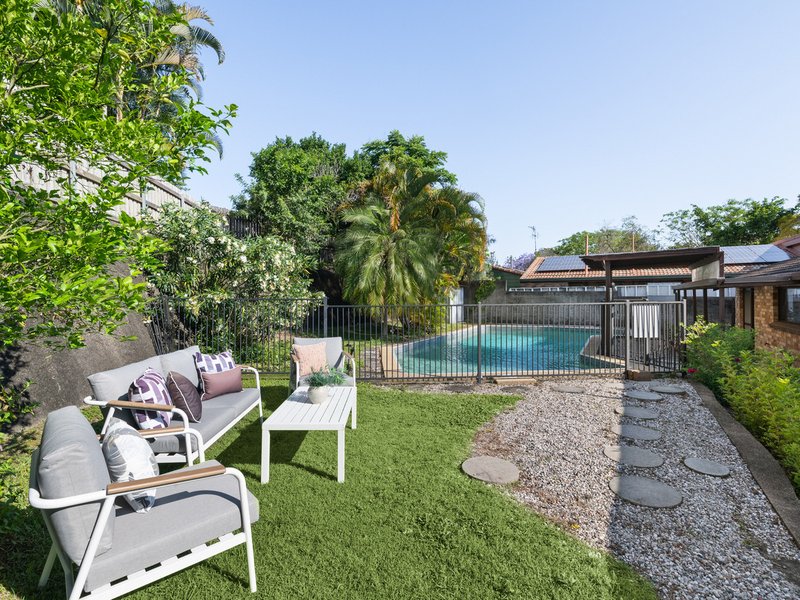 Photo - 25 Boblynne Street, Chapel Hill QLD 4069 - Image 17