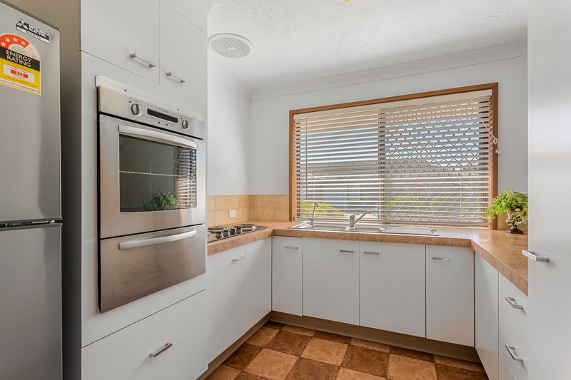 Photo - 2/5 Bottlewood Court, Burleigh Waters QLD 4220 - Image 3