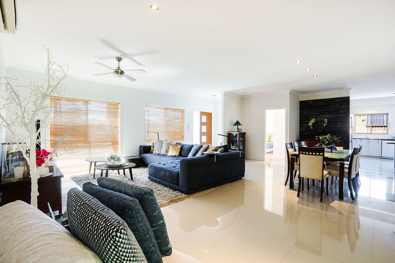 Photo - 25 Bradstone Road, Carrara QLD 4211 - Image 2