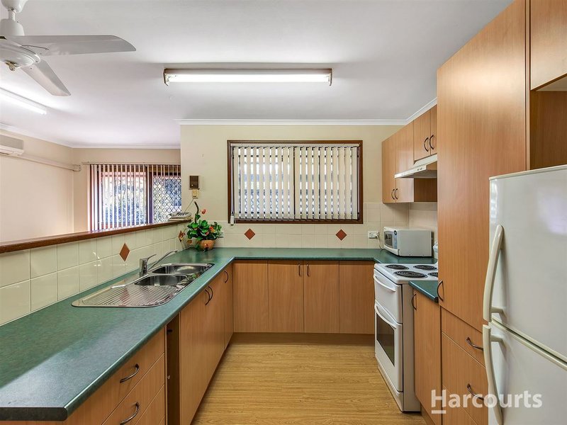 Photo - 25 Brahms Ct , Strathpine QLD 4500 - Image 4