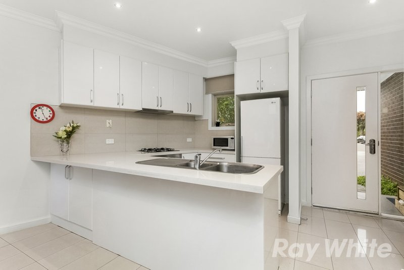 Photo - 2/5 Bramton Court, Mulgrave VIC 3170 - Image 3