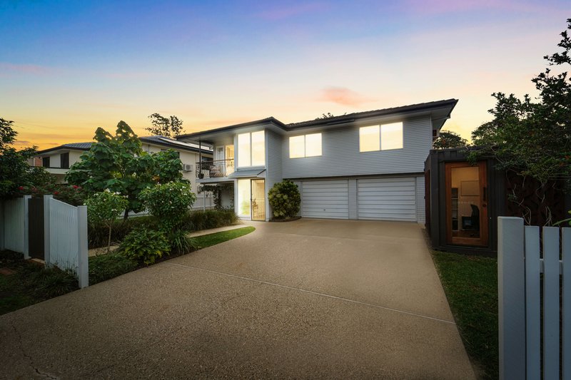 Photo - 25 Brelox Street, Chermside West QLD 4032 - Image 2