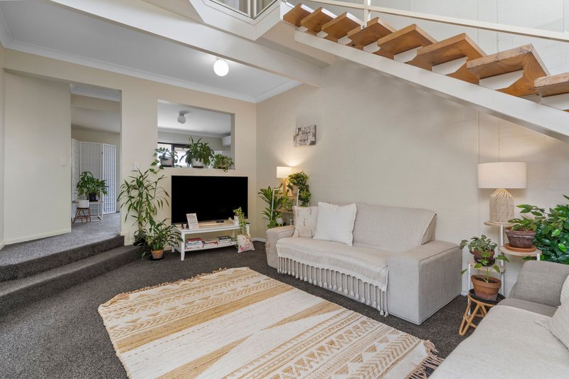 Photo - 2/5 Brittney Court, Ashmore QLD 4214 - Image 6