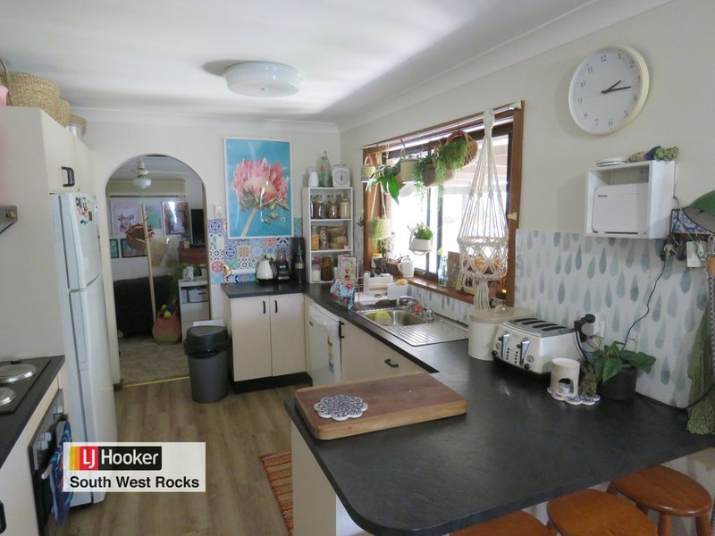 Photo - 25 Bruce Field Street, South West Rocks NSW 2431 - Image 4