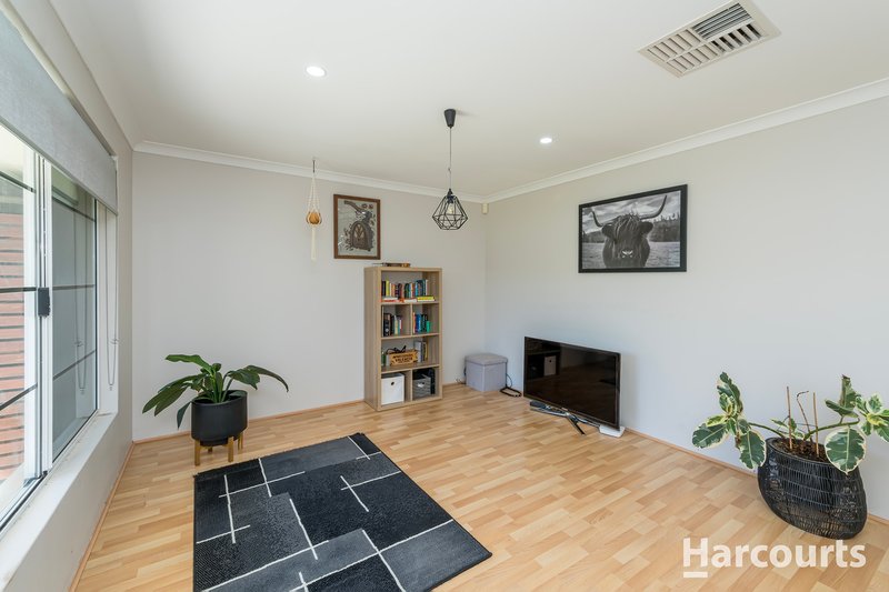 Photo - 25 Brunswick Circuit, Banksia Grove WA 6031 - Image 5