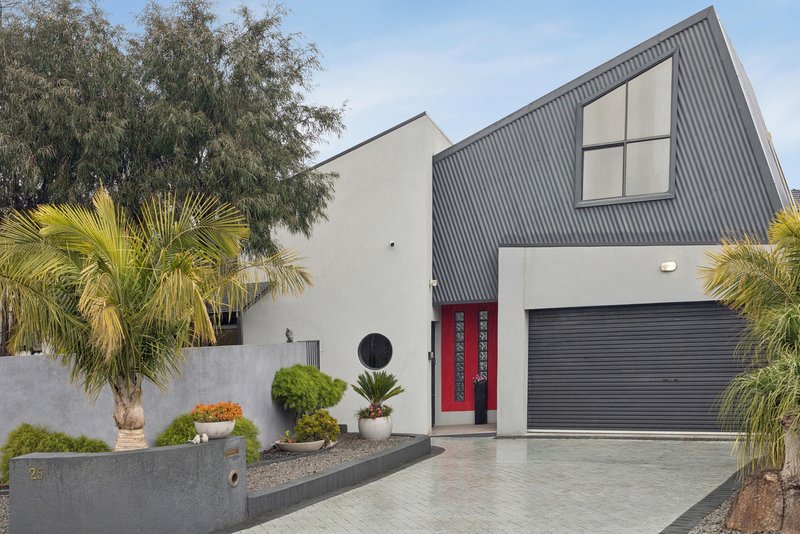Photo - 25 Burrowye Crescent, Keilor VIC 3036 - Image 1