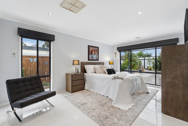 Photo - 25 Burrowye Crescent, Keilor VIC 3036 - Image 6