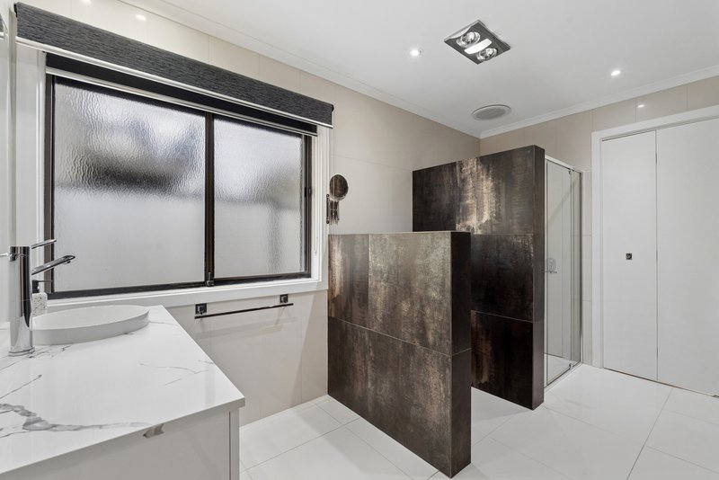 Photo - 25 Burrowye Crescent, Keilor VIC 3036 - Image 7