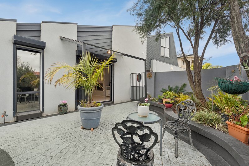 Photo - 25 Burrowye Crescent, Keilor VIC 3036 - Image 8
