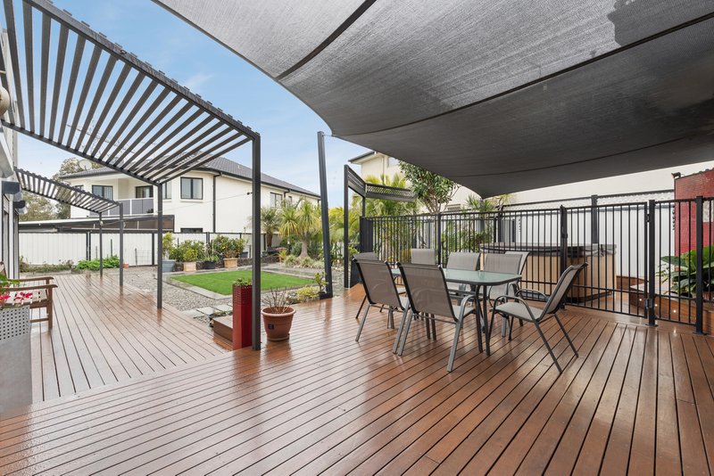 Photo - 25 Burrowye Crescent, Keilor VIC 3036 - Image 9