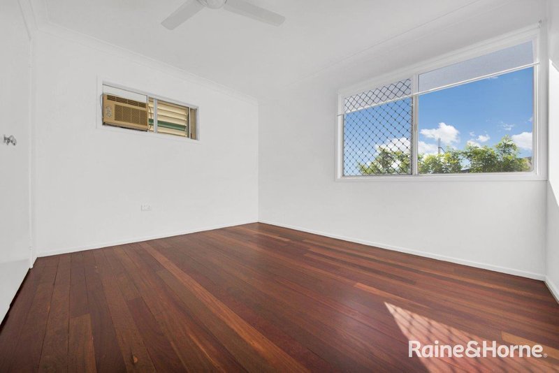 Photo - 25 Butler Street, New Auckland QLD 4680 - Image 11