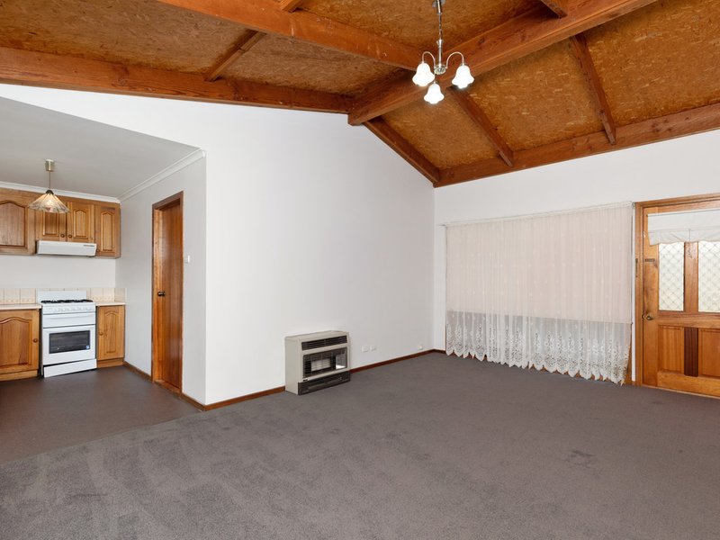 Photo - 2/5 Butler Street, Seymour VIC 3660 - Image 3