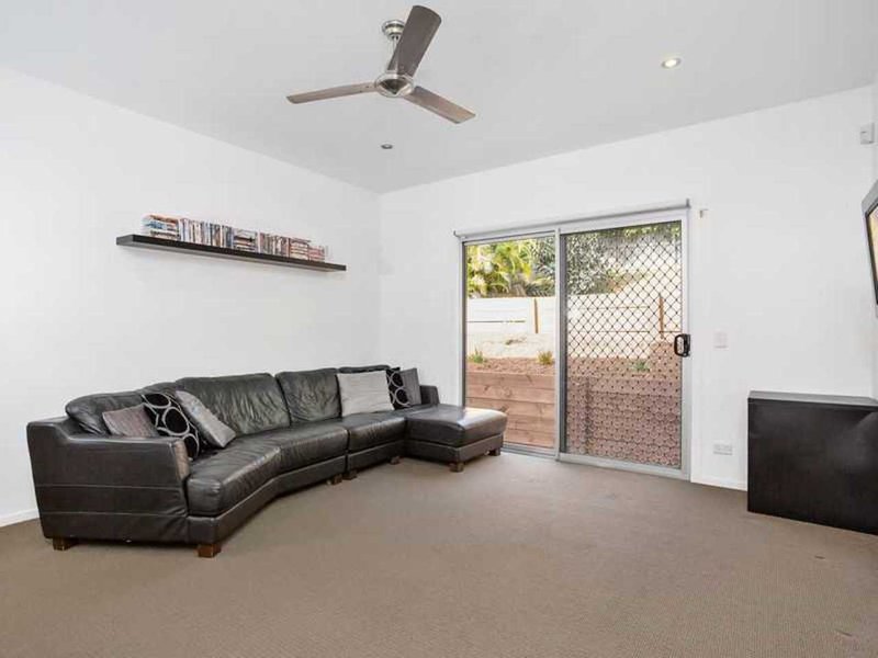 Photo - 25 Cairngorm Street, Carrara QLD 4211 - Image 16