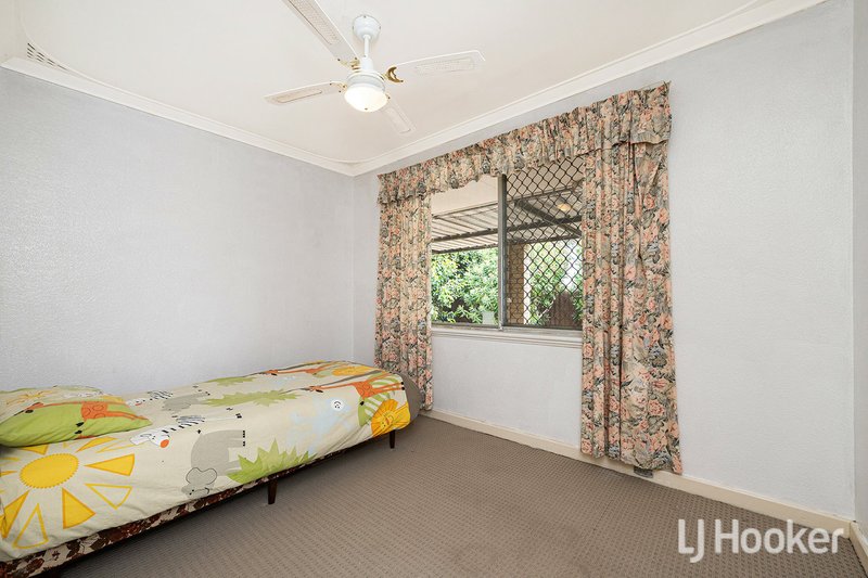 Photo - 25 Camberley Street, Thornlie WA 6108 - Image 11