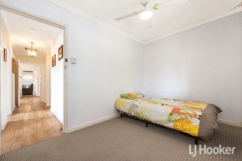 Photo - 25 Camberley Street, Thornlie WA 6108 - Image 12