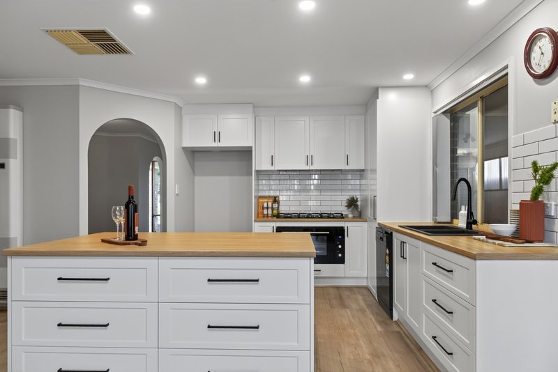 Photo - 25 Camelot Drive, Blakeview SA 5114 - Image 7