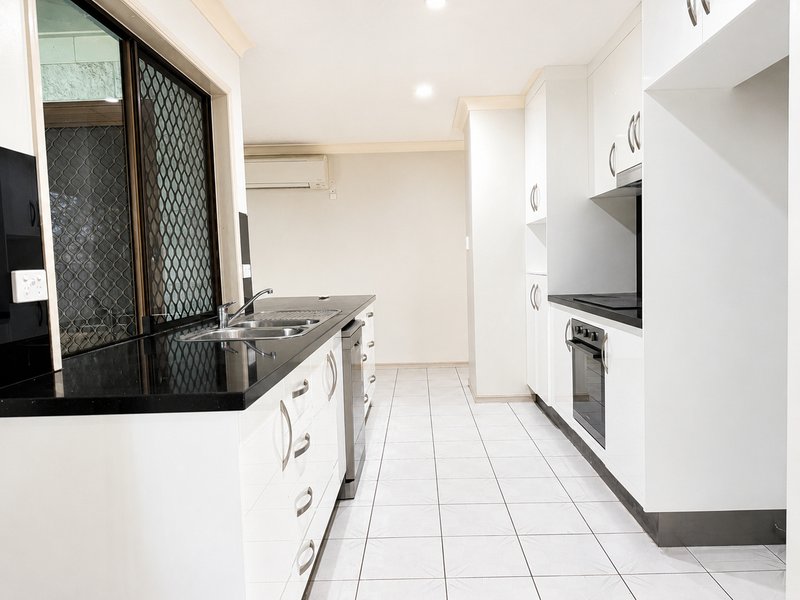 Photo - 25 Campion Circle, Kirwan QLD 4817 - Image 2