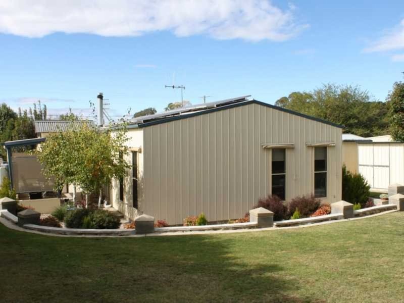 Photo - 25 Carabost Street, Tumbarumba NSW 2653 - Image 2