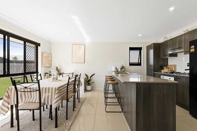 Photo - 25 Cashmore Street, Wyreema QLD 4352 - Image 4