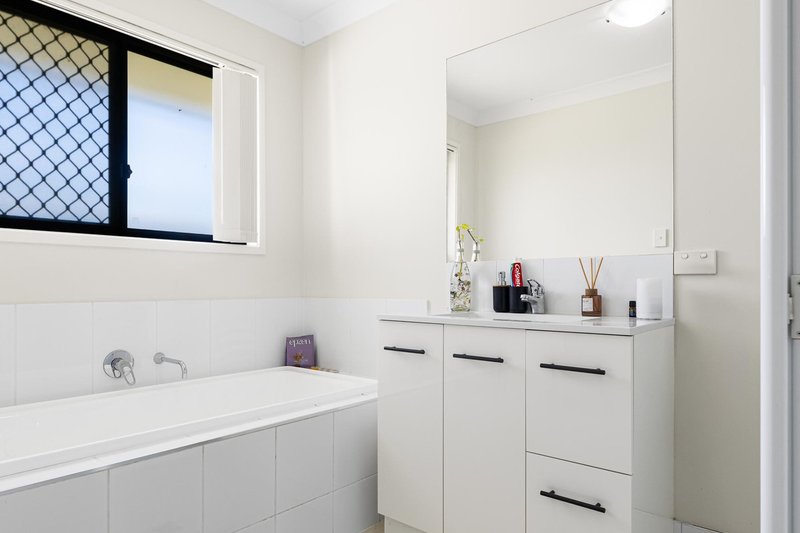 Photo - 25 Cashmore Street, Wyreema QLD 4352 - Image 13