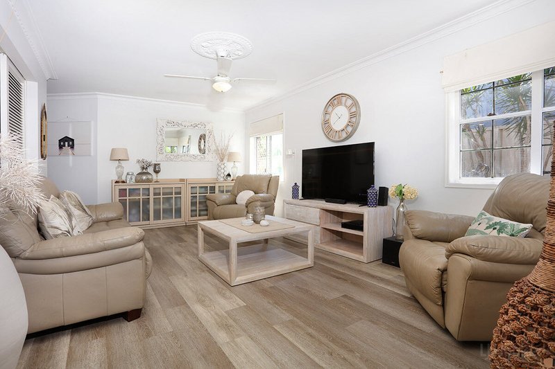 Photo - 2/5 Cassia Street, Runaway Bay QLD 4216 - Image