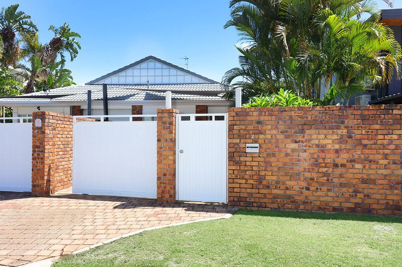 Photo - 2/5 Cassia Street, Runaway Bay QLD 4216 - Image 3