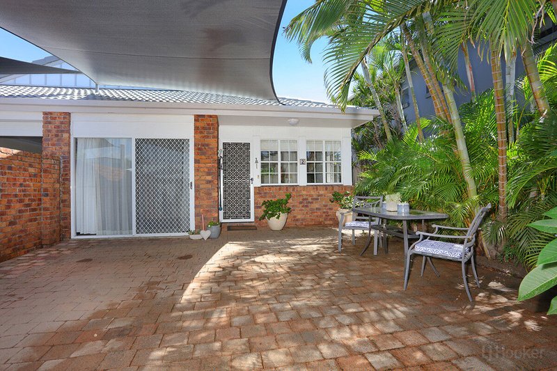 Photo - 2/5 Cassia Street, Runaway Bay QLD 4216 - Image 23