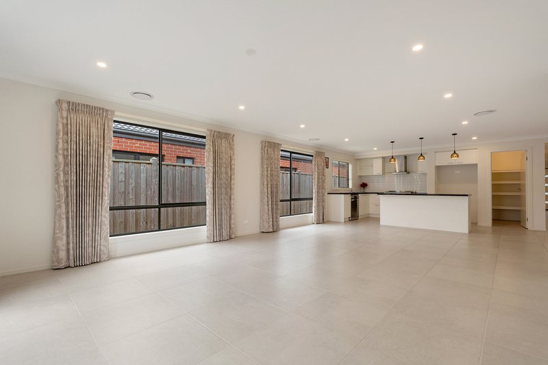 Photo - 25 Castor Way, Mickleham VIC 3064 - Image 3
