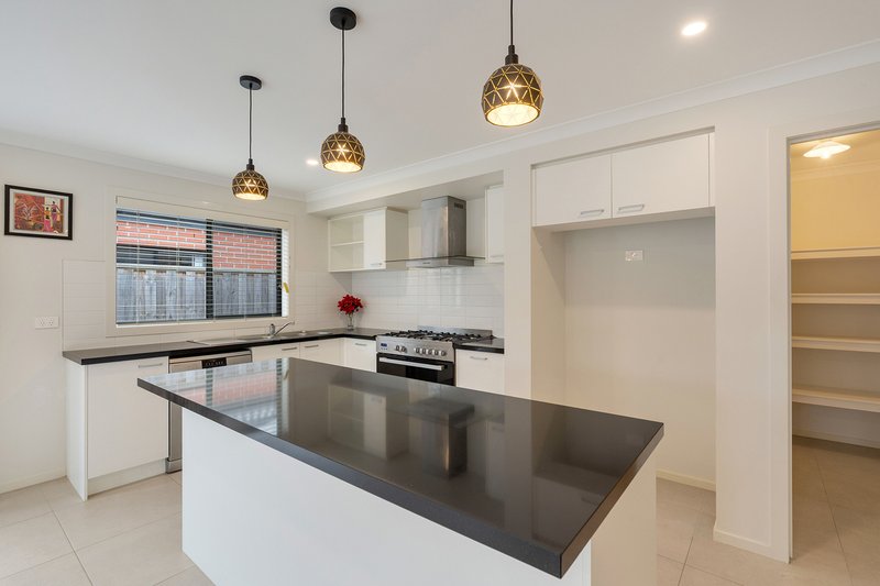 Photo - 25 Castor Way, Mickleham VIC 3064 - Image 6