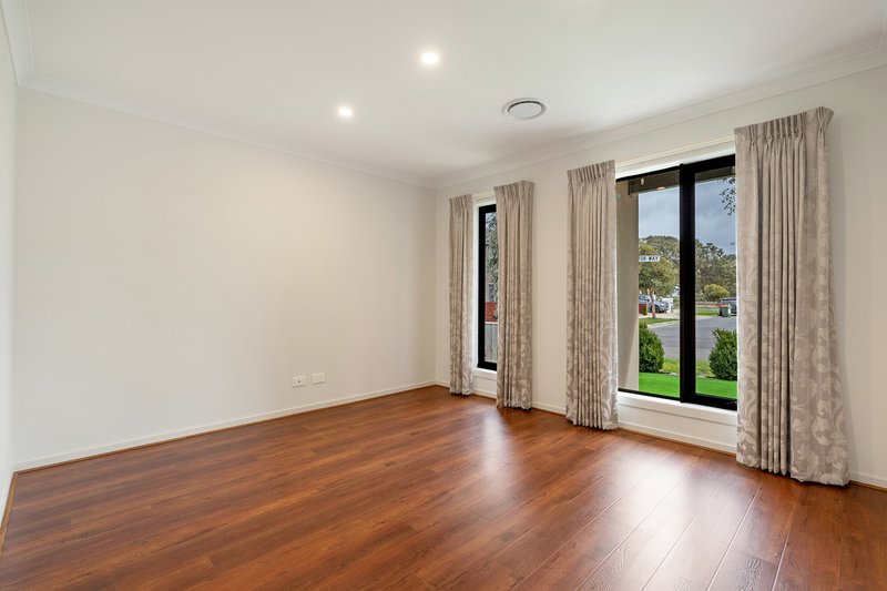 Photo - 25 Castor Way, Mickleham VIC 3064 - Image 7