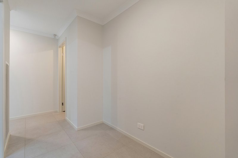 Photo - 25 Castor Way, Mickleham VIC 3064 - Image 8