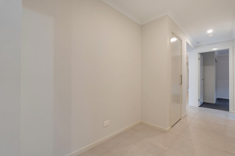 Photo - 25 Castor Way, Mickleham VIC 3064 - Image 9