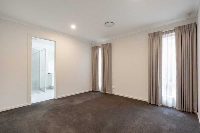 Photo - 25 Castor Way, Mickleham VIC 3064 - Image 10