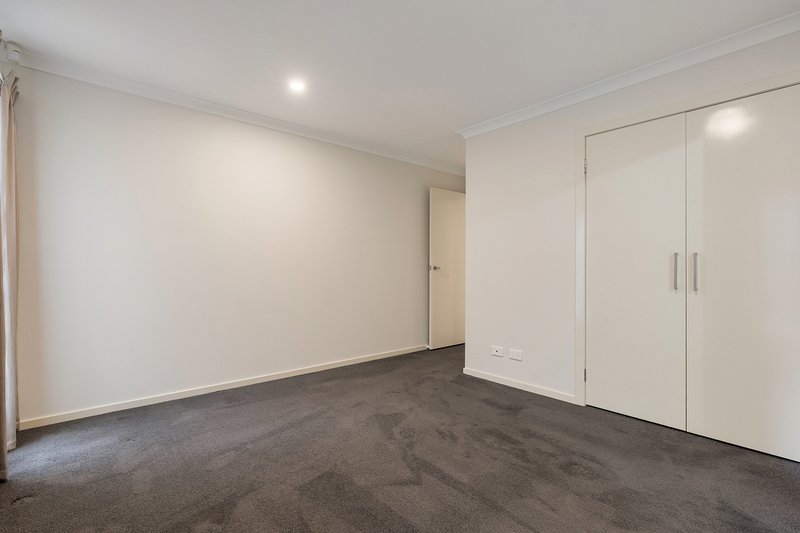 Photo - 25 Castor Way, Mickleham VIC 3064 - Image 11