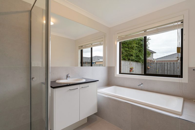 Photo - 25 Castor Way, Mickleham VIC 3064 - Image 16