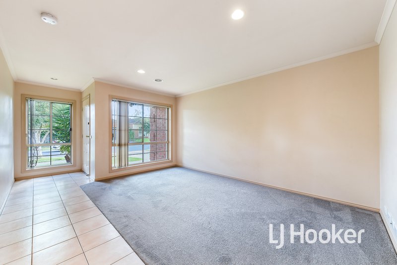 Photo - 25 Catherine Place, Pakenham VIC 3810 - Image 3