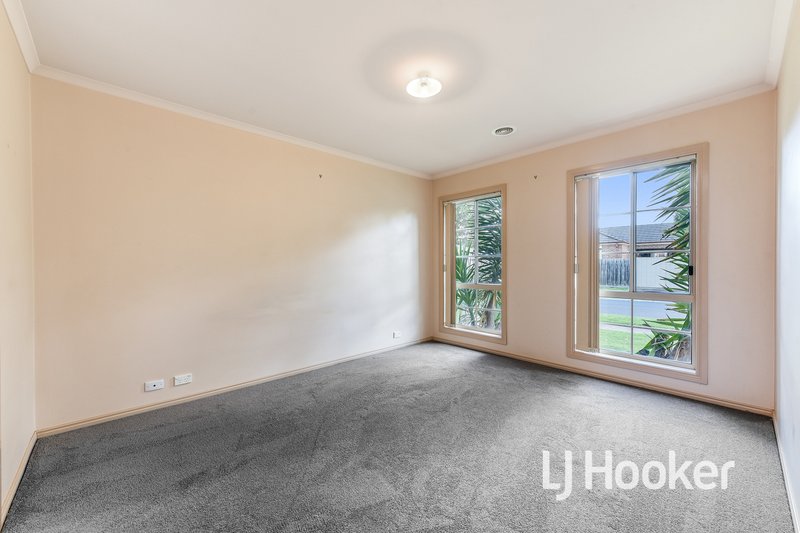 Photo - 25 Catherine Place, Pakenham VIC 3810 - Image 4