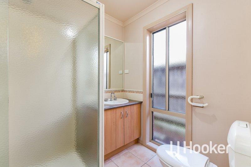 Photo - 25 Catherine Place, Pakenham VIC 3810 - Image 5