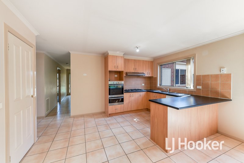 Photo - 25 Catherine Place, Pakenham VIC 3810 - Image 6