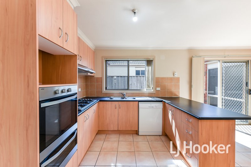 Photo - 25 Catherine Place, Pakenham VIC 3810 - Image 7